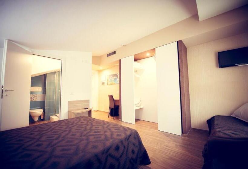 اتاق سوپریور, Fini