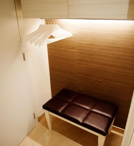 اتاق سوپریور چهار تخته, Fini