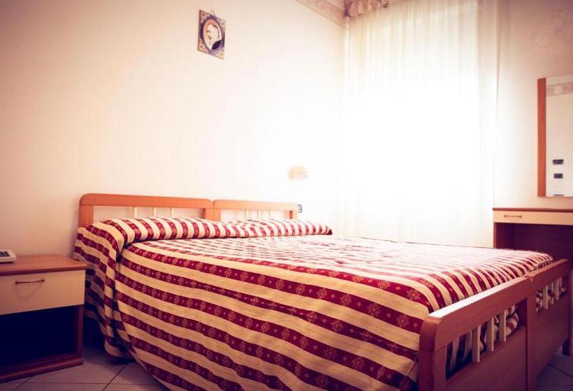 اتاق اکونومی, Fini