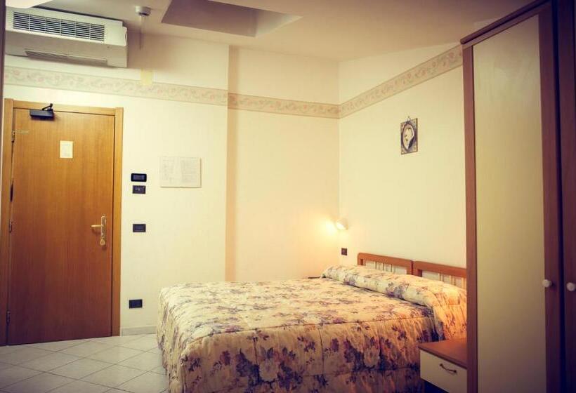 Economy Triple Room, Fini