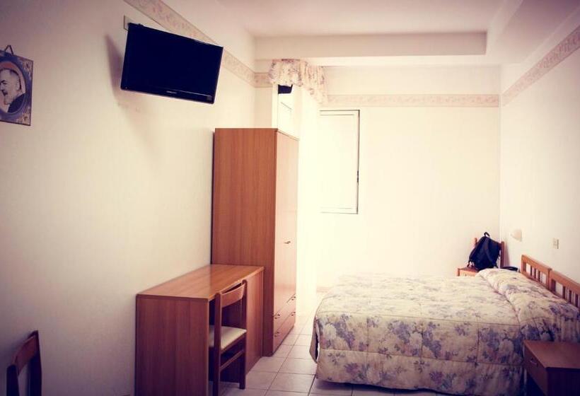 Economy Triple Room, Fini