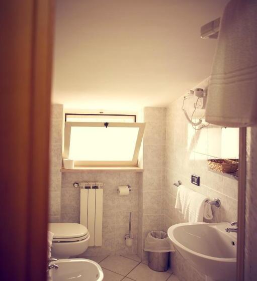 Economy Triple Room, Fini