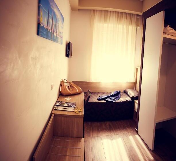 اتاق استاندارد یک نفره, Fini