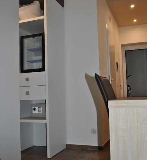 اتاق استاندارد یک نفره, Fini