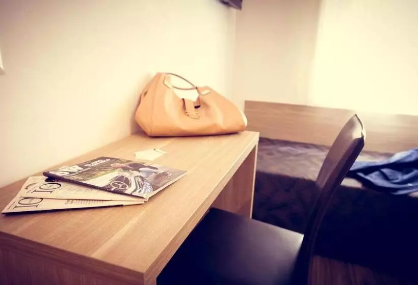 اتاق استاندارد یک نفره, Fini