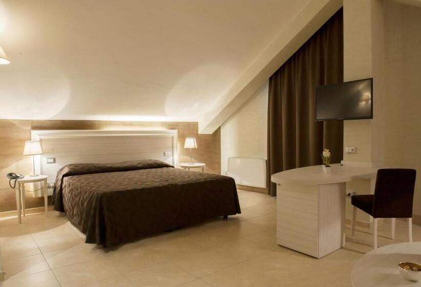 اتاق سوپریور, Fini