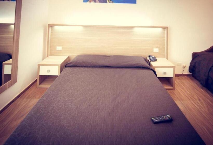 اتاق سوپریور, Fini