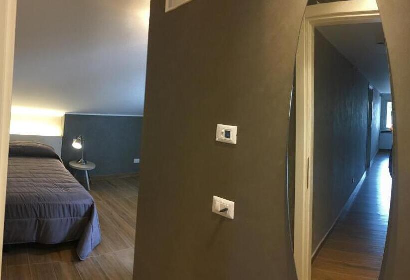 اتاق سوپریور, Fini