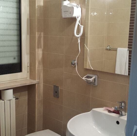 Economy Triple Room, Fini