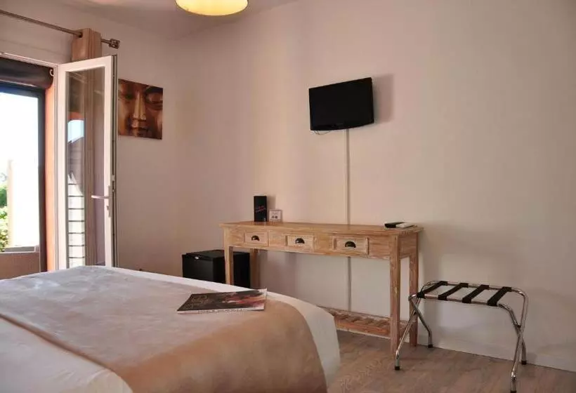 Comfort room with terrace, Hôtel De La Vierge Noire