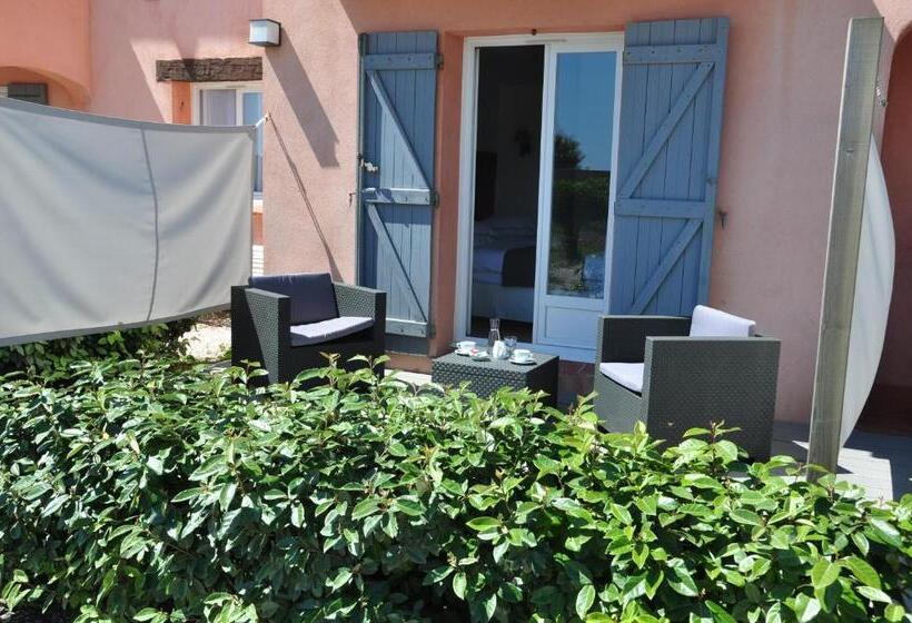 Habitación Comfort con Terraza, Hôtel De La Vierge Noire