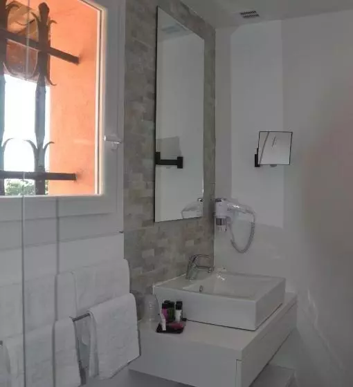 オーシャンビューデラックスルーム, Hôtel De La Vierge Noire