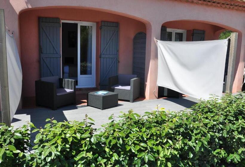 Habitación Comfort con Terraza, Hôtel De La Vierge Noire