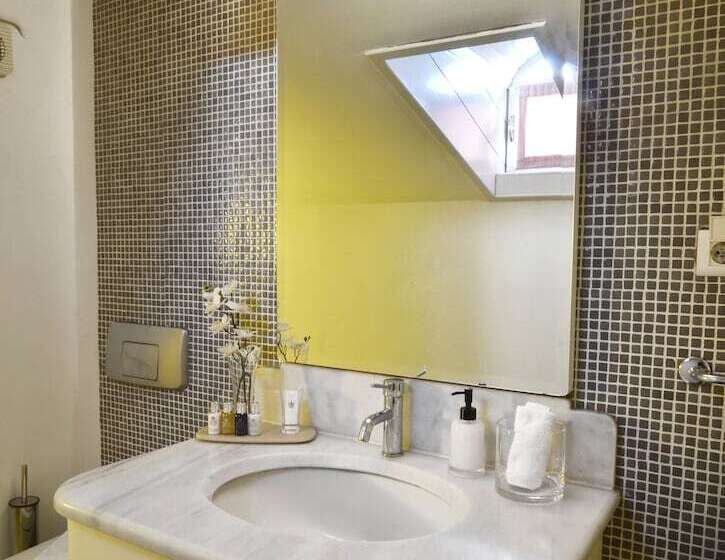 اتاق خانوادگی, Kar S