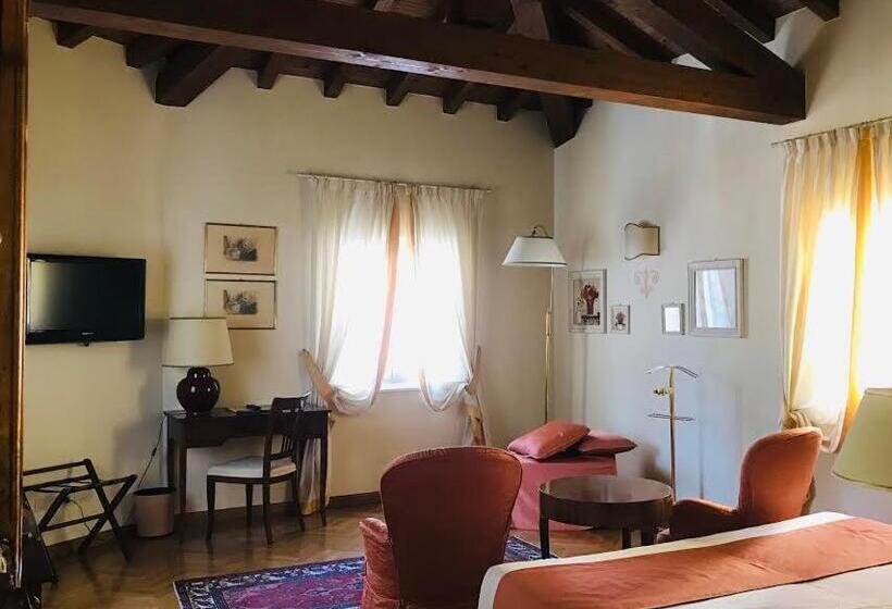 Полулюкс, La Vittoria Boutique