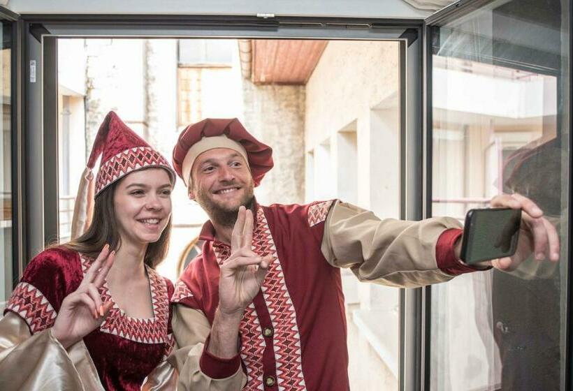 标准间, Le Comte Rouge