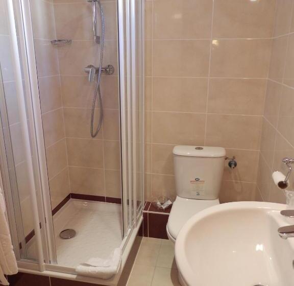 标准三人间, Le Comte Rouge