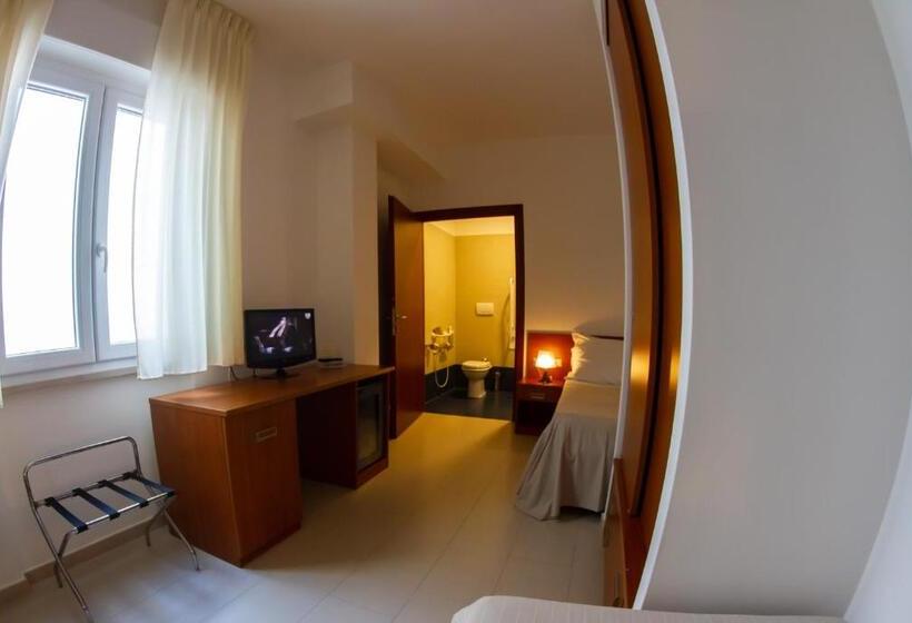 חדר אקונומי, Miramare