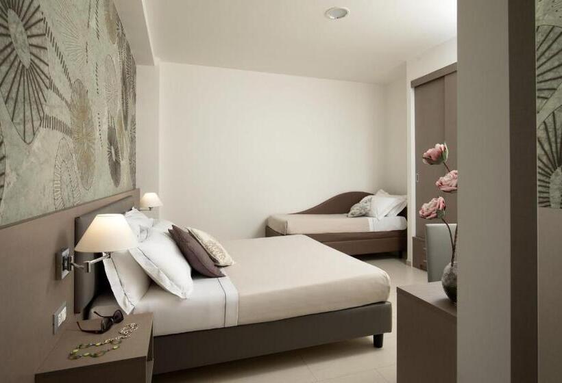 חדר משפחתי, Miramare