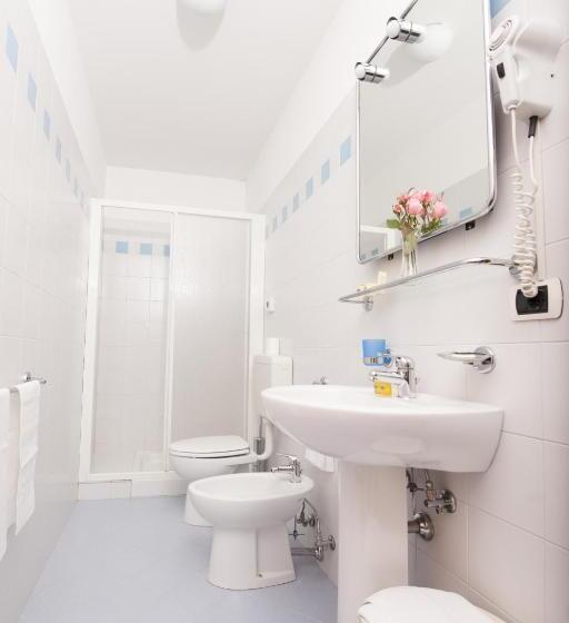 Номер Стандарт Трехместный, Naonis