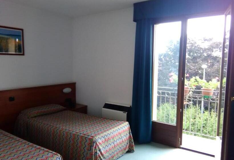 스탠다드 룸, Naonis