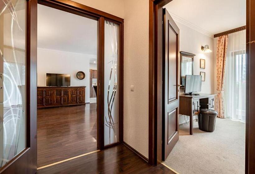 家族用アパートメント, Regal