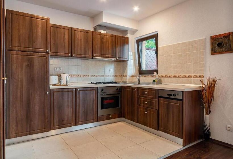 家族用アパートメント, Regal