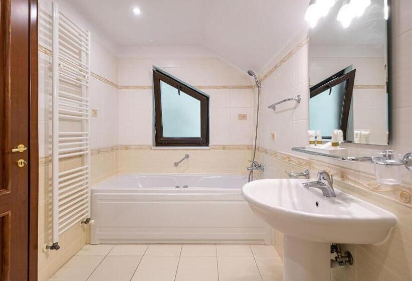 ドゥプレックスルーム, Regal