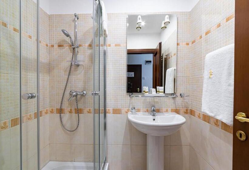 家族用アパートメント, Regal