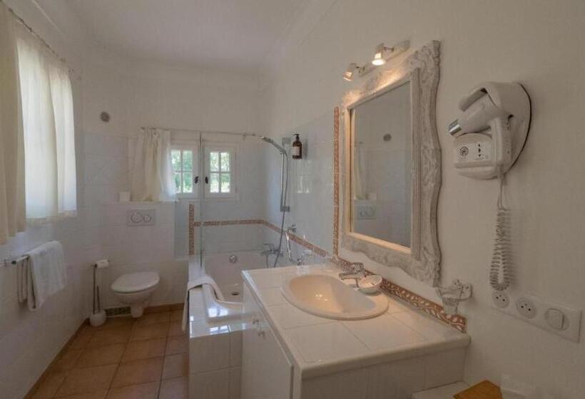 コンフォートルーム, Restaurant Le Moulin De La Camandoule