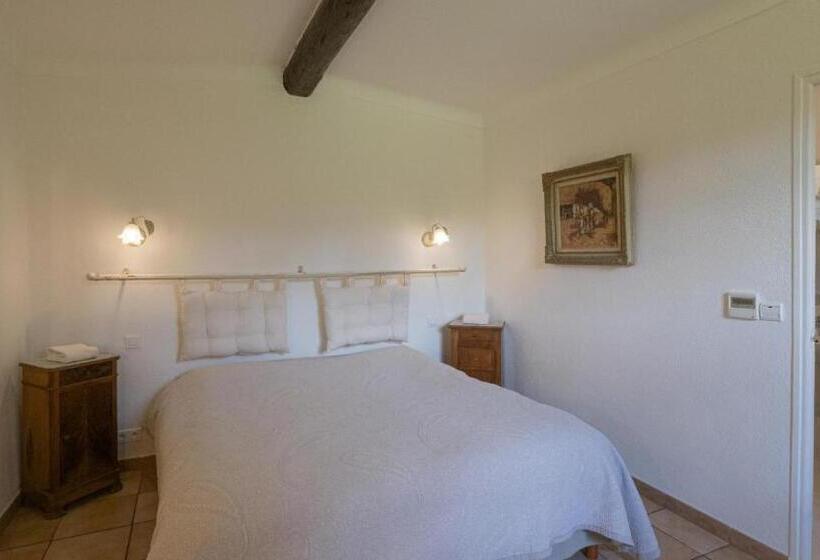 Comfort room with terrace, Restaurant Le Moulin De La Camandoule