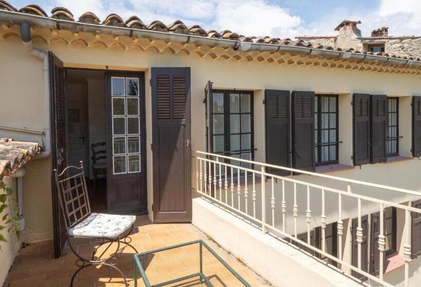 Comfort room with terrace, Restaurant Le Moulin De La Camandoule