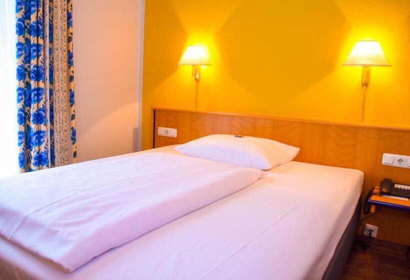 חדר קומפורט יחיד, Strohofer