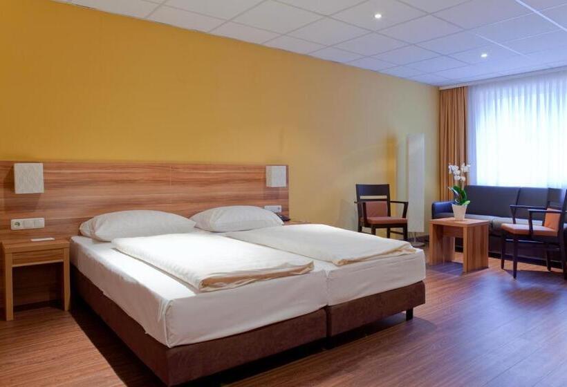 חדר סופריור, Strohofer