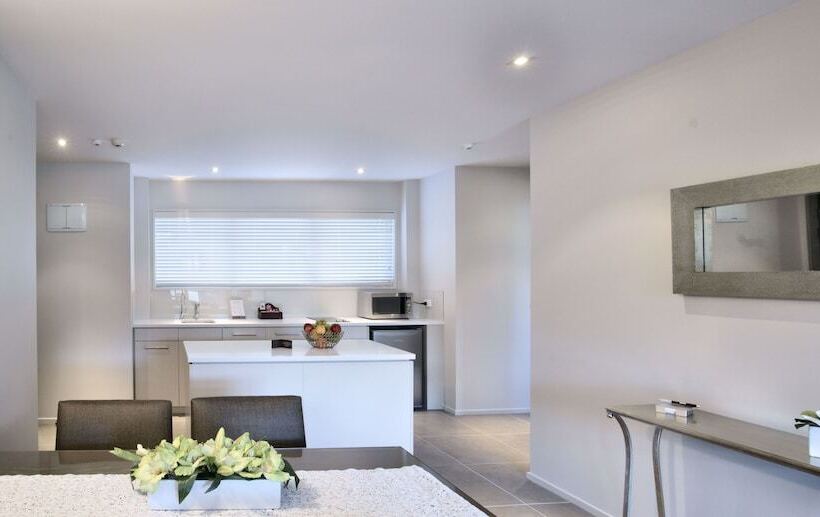 스위트, The St James Premium Accommodation