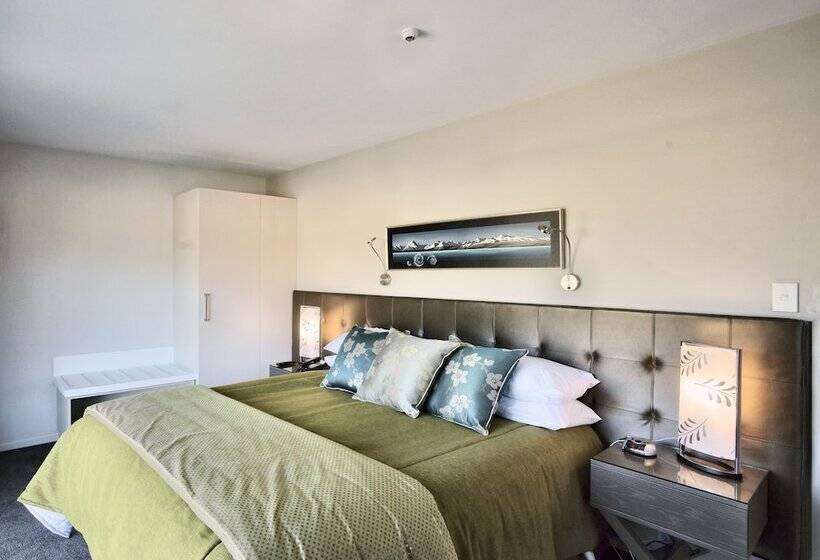 스위트, The St James Premium Accommodation