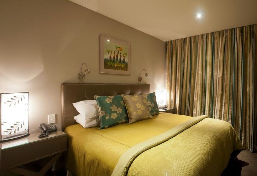 스위트, The St James Premium Accommodation