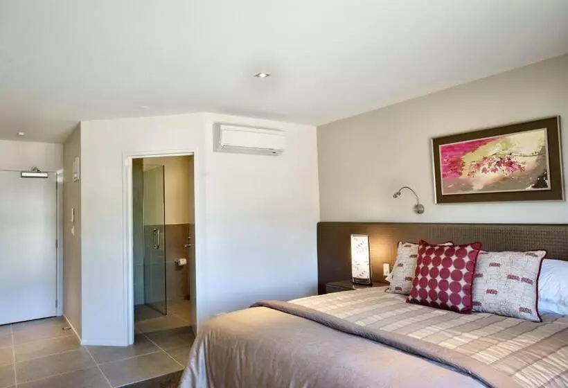 Deluxe-studio, The St James Premium Accommodation
