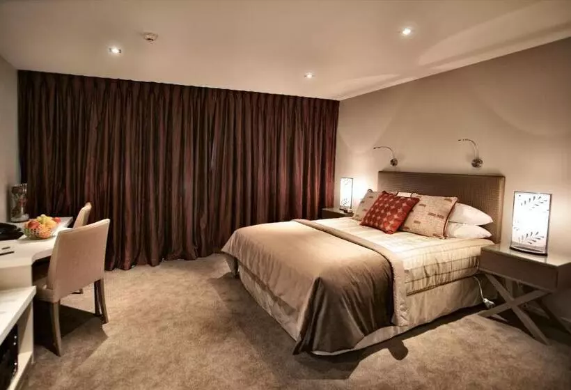 Deluxe-studio, The St James Premium Accommodation