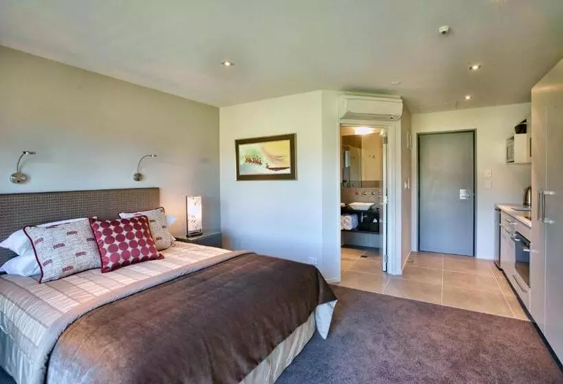 Deluxe-studio, The St James Premium Accommodation