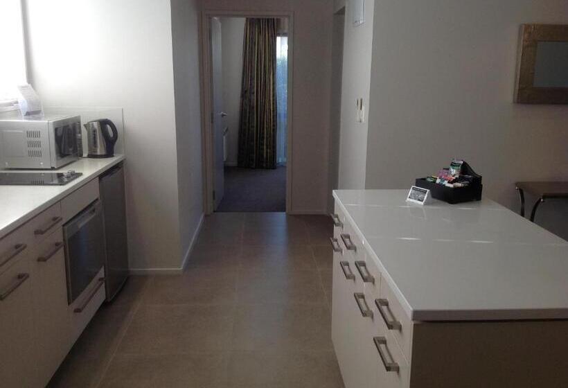 스위트, The St James Premium Accommodation