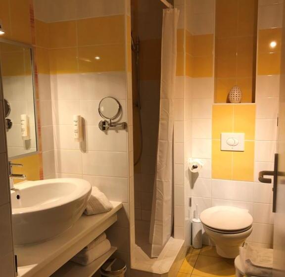 غرفة قياسية, Ursula