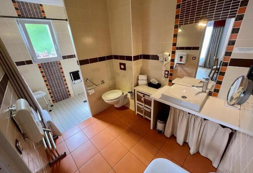 غرفة قياسية لذوى الاحتياجات الخاصة, Ursula