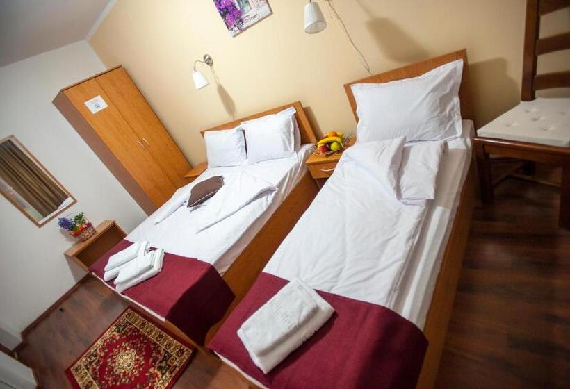 اتاق استاندارد سه نفره, La Casa Nord