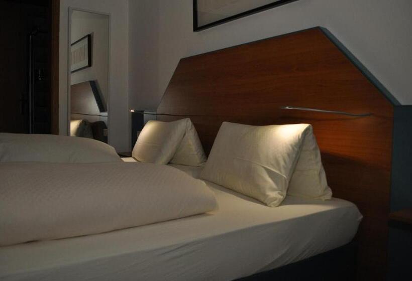 スタンダードトリプルルーム, Landgasthof Hotel Pröll