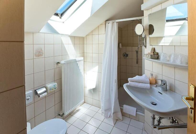 スタンダードトリプルルーム, Landgasthof Hotel Pröll