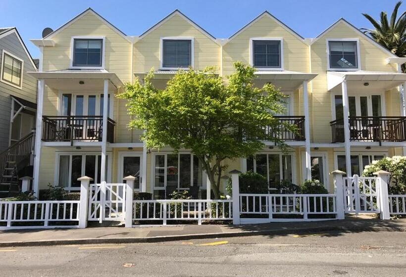 Апартаменты 2 Спальни Вид на Море, Bruce Waterfront Apartments