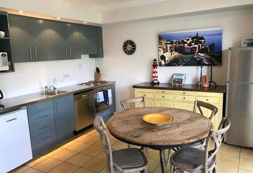 דירת חדר נוף לגינה, Bruce Waterfront Apartments