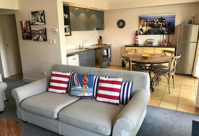 דירת חדר נוף לגינה, Bruce Waterfront Apartments