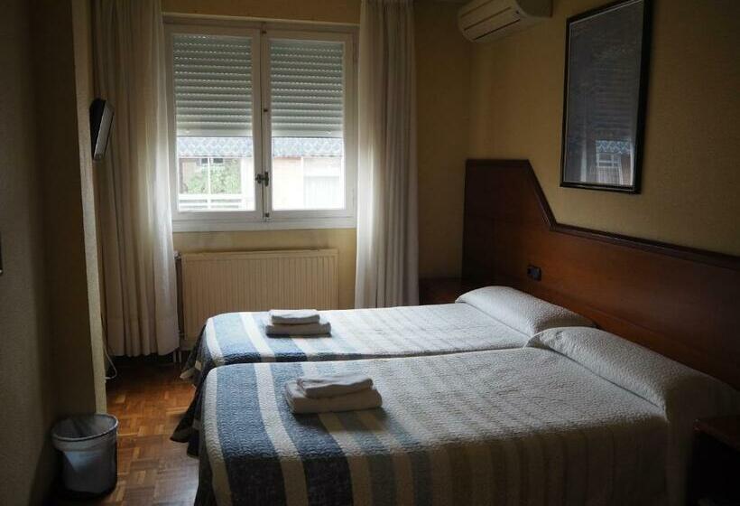 اتاق استاندارد با سرویس بهداشتی مشترک, Pensión Acella